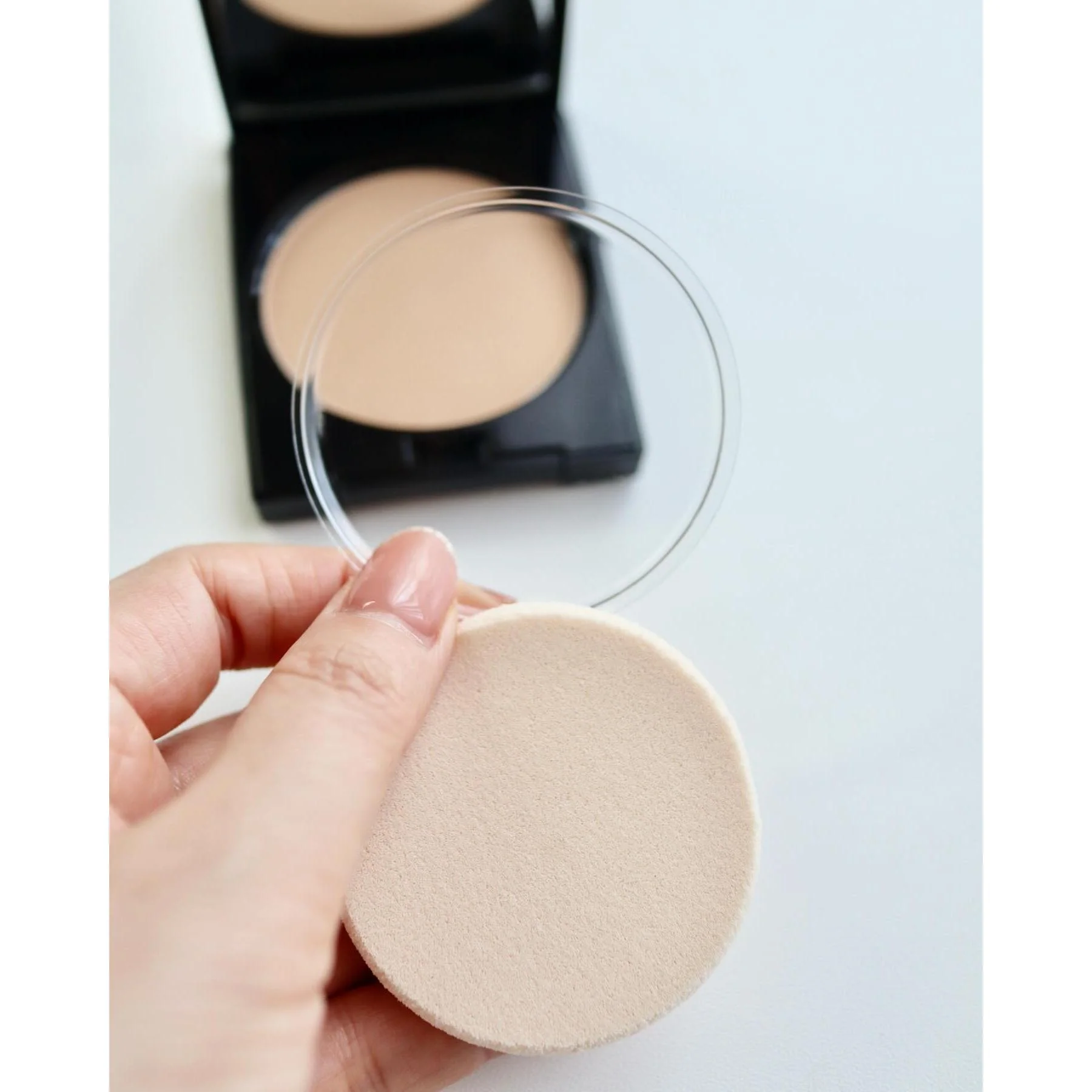 Cefine Silk Wet Powder Foundation Compact Case With Sponge - Image 3
