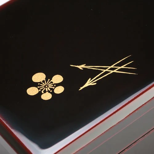 Isuke Two-Tier Lacquered Bento Box Red Lunchbox With Plum Motif - Image 4