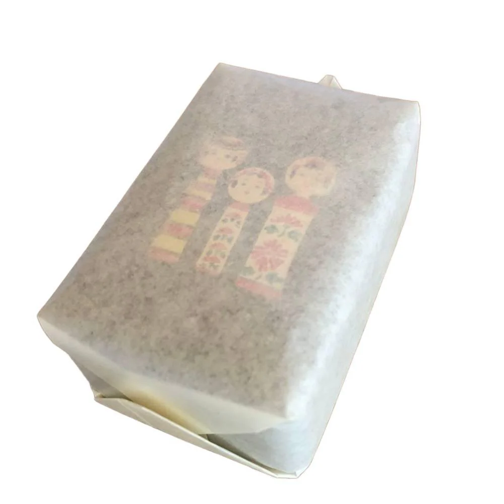 Red Lacquered Small Case Kokeshi Wooden Dolls Design - Image 3