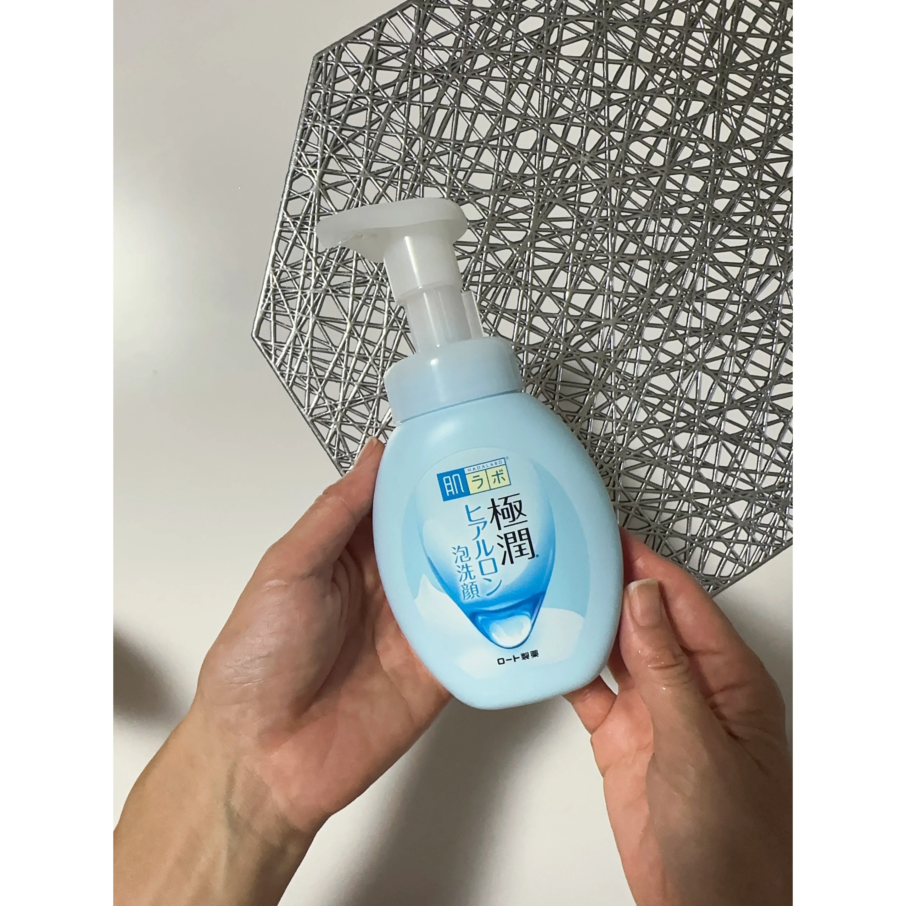 Hada Labo Gokujyun Hyaluronic Acid Foaming Face Wash 160ml - Image 4