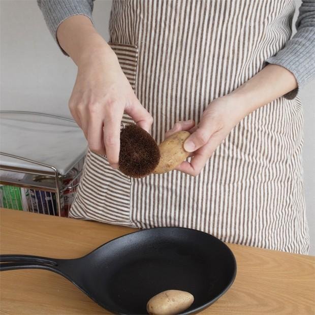 Umezawa Handmade Tawashi Eco-Friendly Gentle Palm Fiber Scrub Brush - Image 5